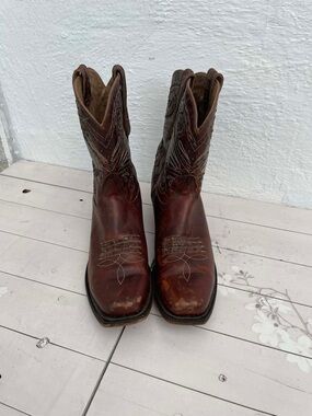 Tony Lama Brown Leather Western Cowboy Boots with Stitch Detail